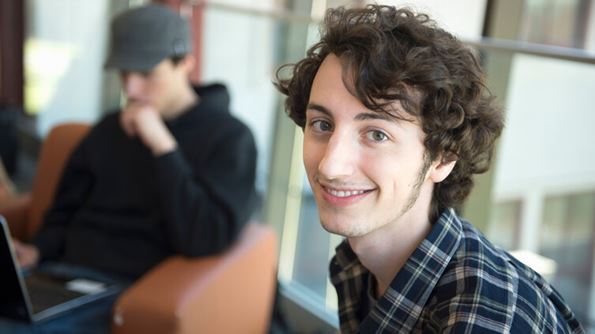 Student i flanellskjorta.jpg